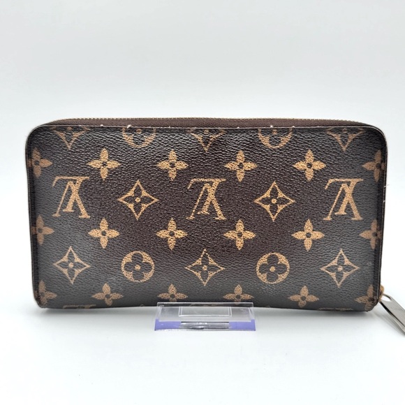Full Inclusion Louis Vuitton Monogram Canvas Zippy Organizer Wallet. - Picture 3 of 11